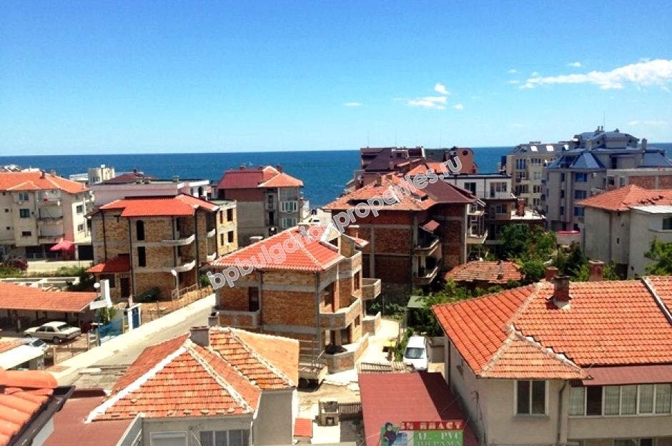 Меблированная трехкомнатная квартира близко к морю на продажу в курорте Равда