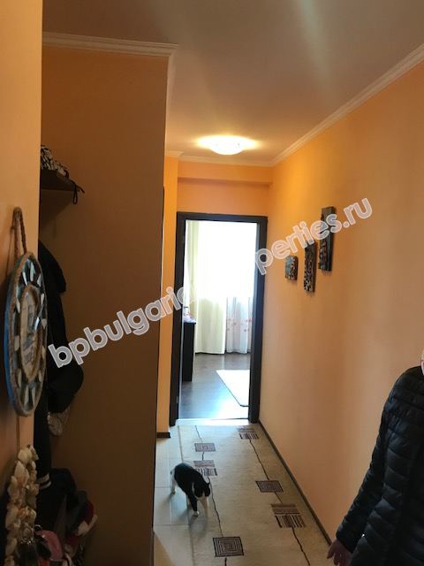 Меблированная трехкомнатная квартира близко к морю на продажу в курорте Равда