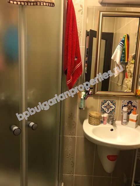 Меблированная трехкомнатная квартира близко к морю на продажу в курорте Равда