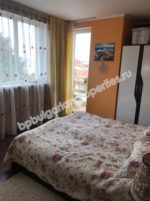 Меблированная трехкомнатная квартира близко к морю на продажу в курорте Равда