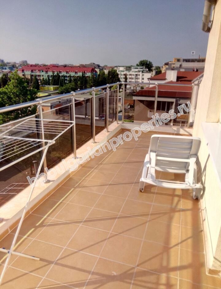 Просторная панорамная квартира в коммуникативном районе Солнечного Берега