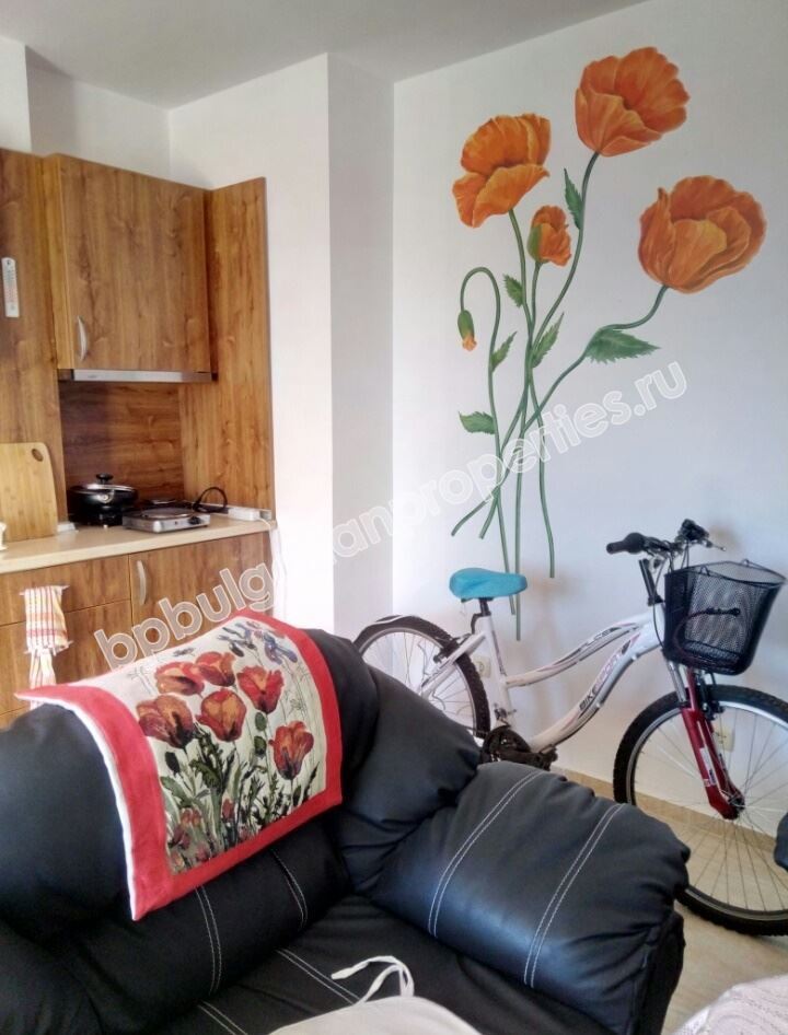 Просторная панорамная квартира в коммуникативном районе Солнечного Берега