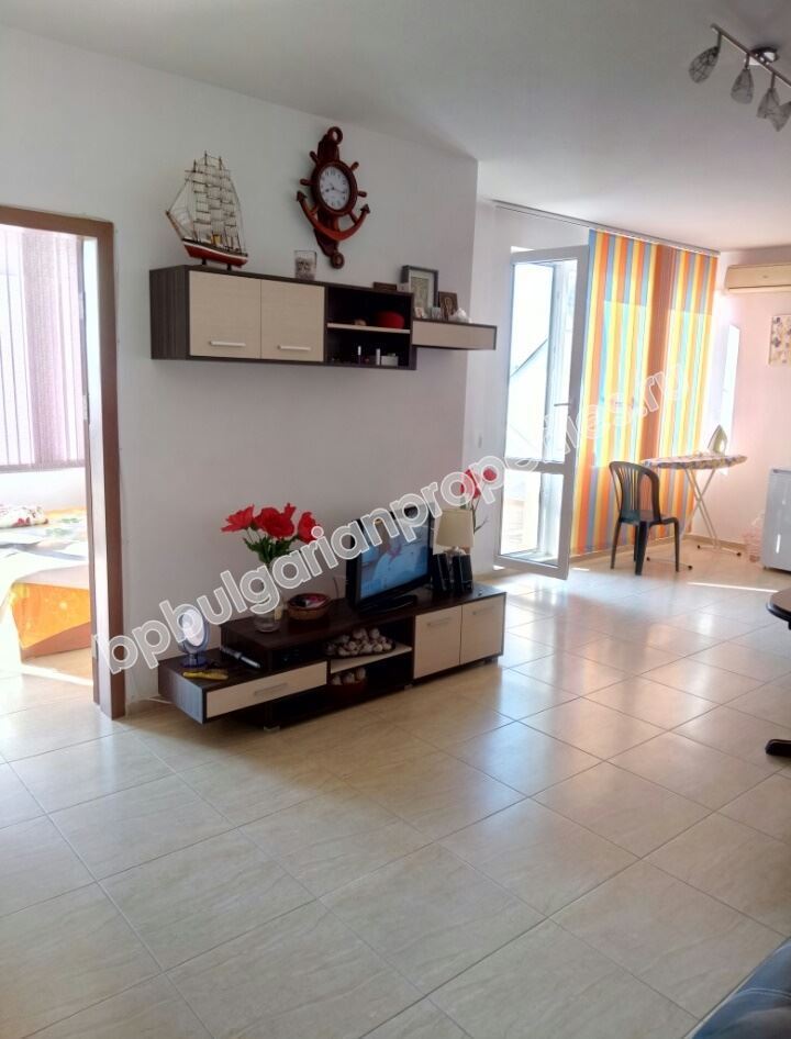 Просторная панорамная квартира в коммуникативном районе Солнечного Берега