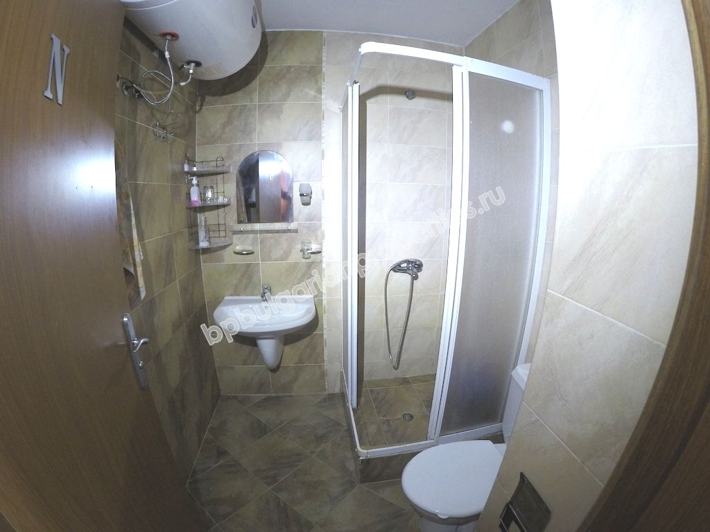 Просторная меблированная студия на продажу в курорте Солнечный берег