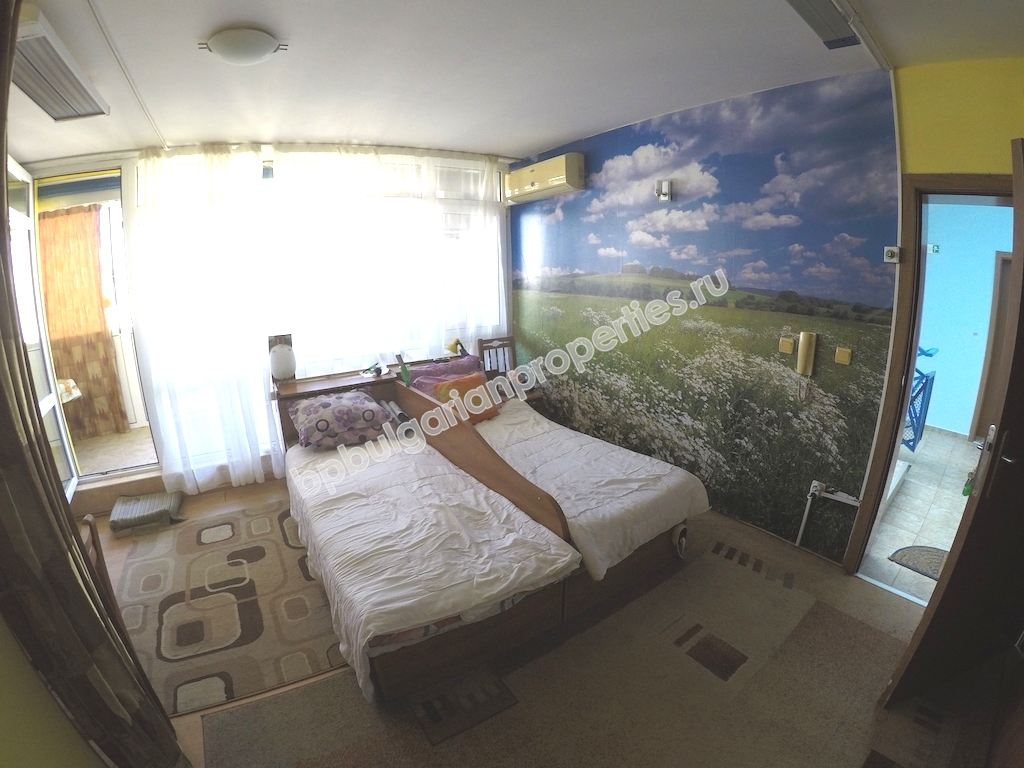 Просторная меблированная студия на продажу в курорте Солнечный берег