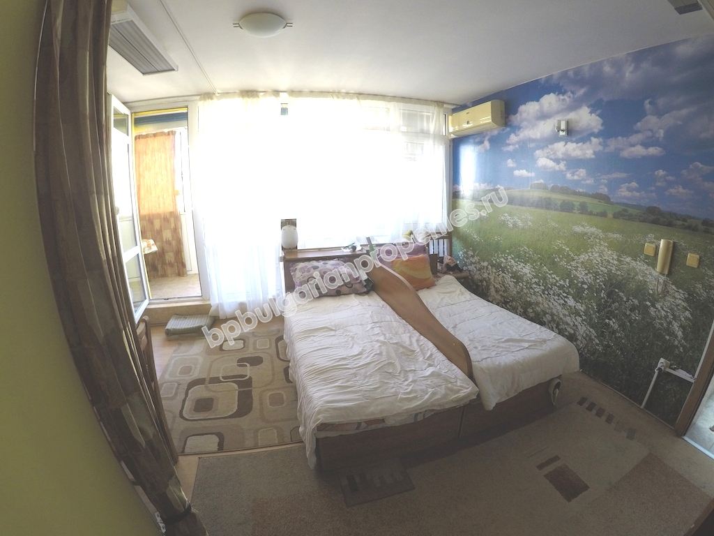 Просторная меблированная студия на продажу в курорте Солнечный берег