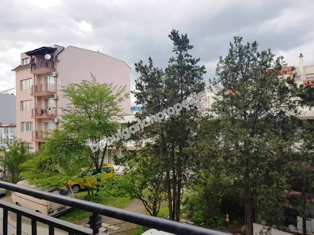 Меблированная двухкомнатная квартира без платы на обслуживание в курорте Солнечный берег