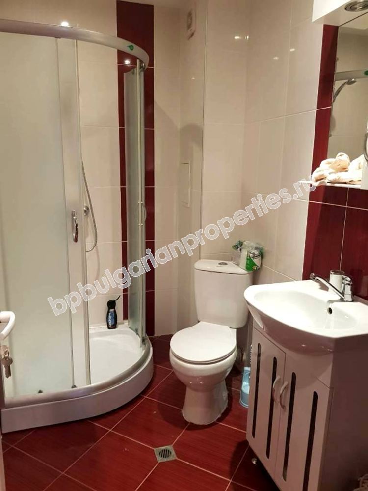 Меблированная двухкомнатная квартира без платы на обслуживание в курорте Солнечный берег