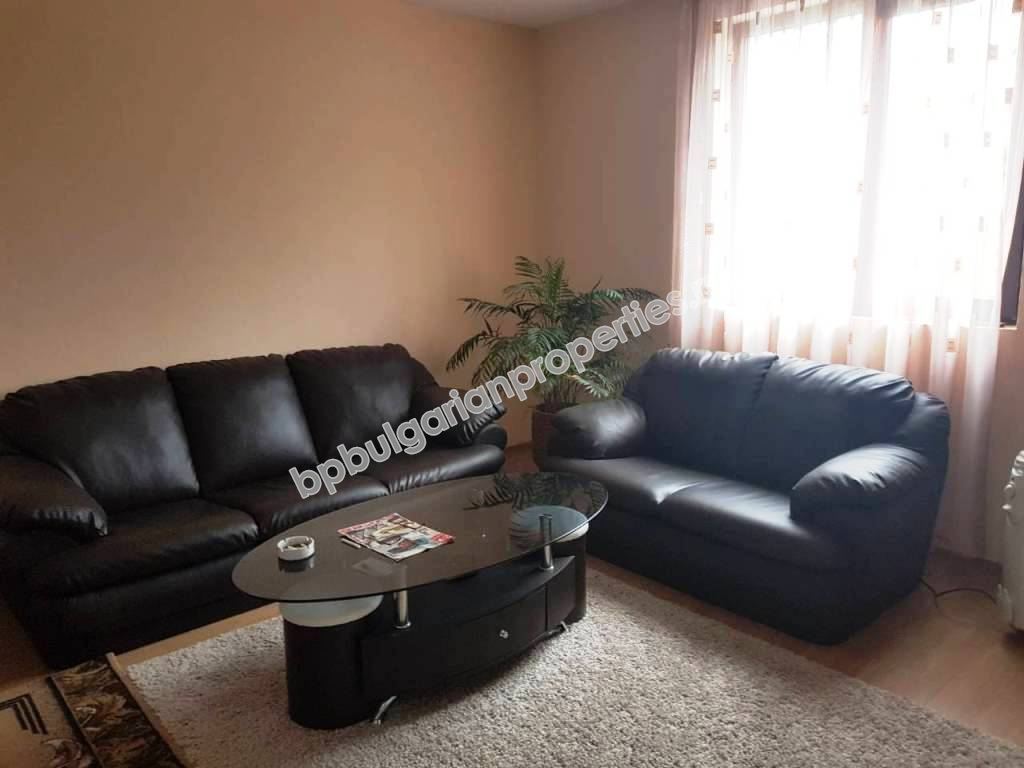 Меблированная двухкомнатная квартира без платы на обслуживание в курорте Солнечный берег