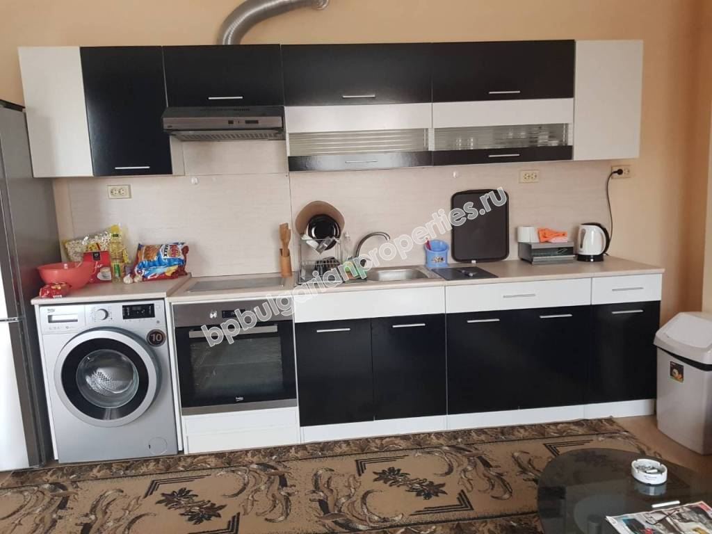 Меблированная двухкомнатная квартира без платы на обслуживание в курорте Солнечный берег