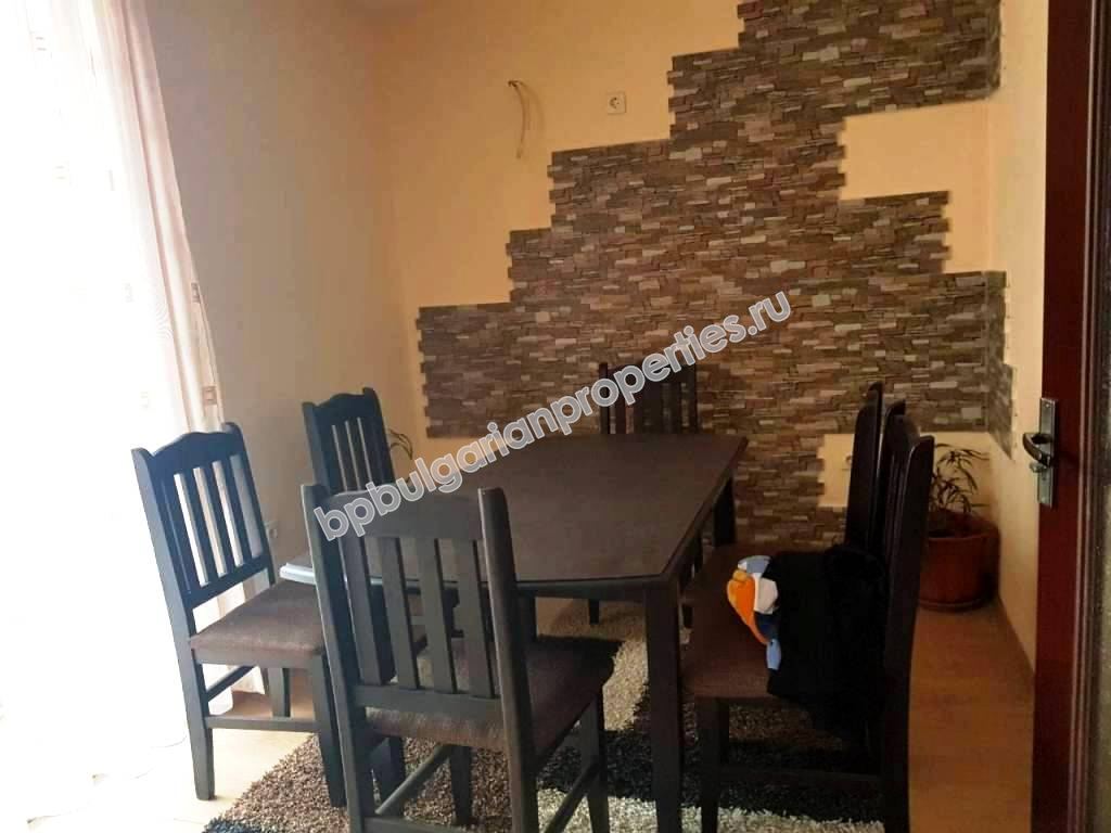 Меблированная двухкомнатная квартира без платы на обслуживание в курорте Солнечный берег