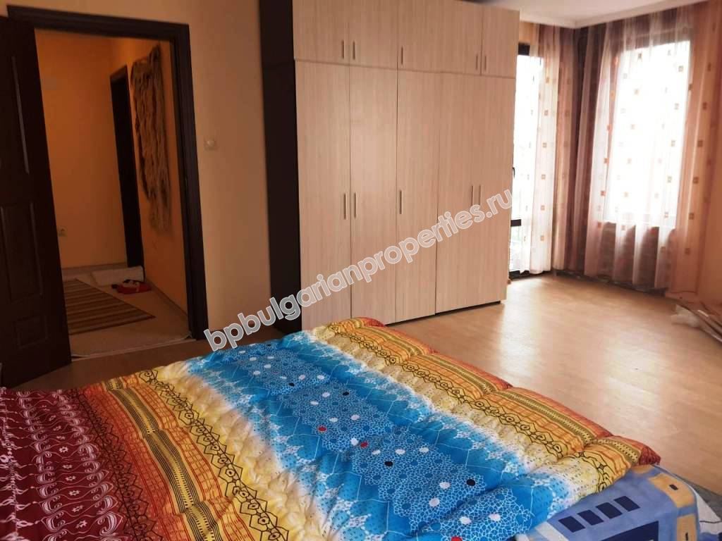 Меблированная двухкомнатная квартира без платы на обслуживание в курорте Солнечный берег