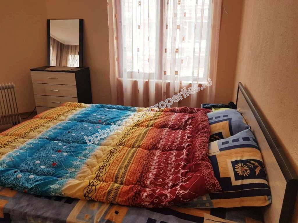 Меблированная двухкомнатная квартира без платы на обслуживание в курорте Солнечный берег