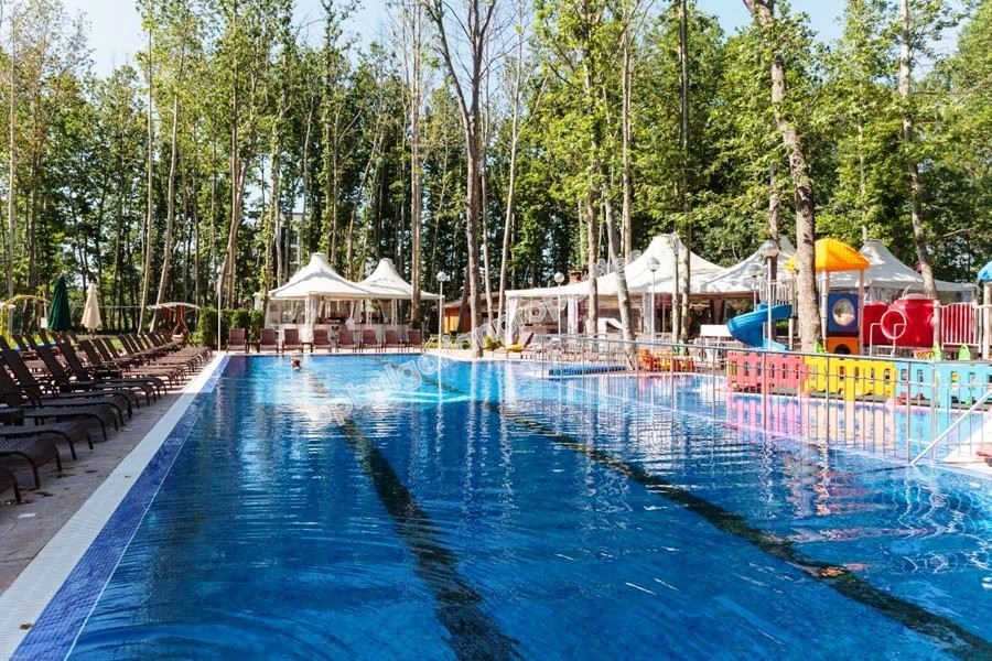 Двухкомнатная меблированная квартира в элитном комплексе на продажу в курорте Солнечный Берег