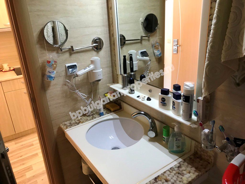 Двухкомнатная меблированная квартира в элитном комплексе на продажу в курорте Солнечный Берег