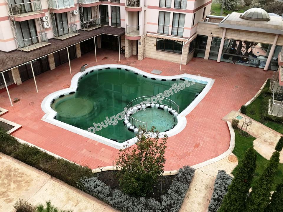 Двухкомнатная меблированная квартира в элитном комплексе на продажу в курорте Солнечный Берег