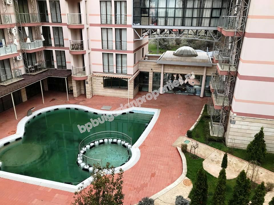 Двухкомнатная меблированная квартира в элитном комплексе на продажу в курорте Солнечный Берег