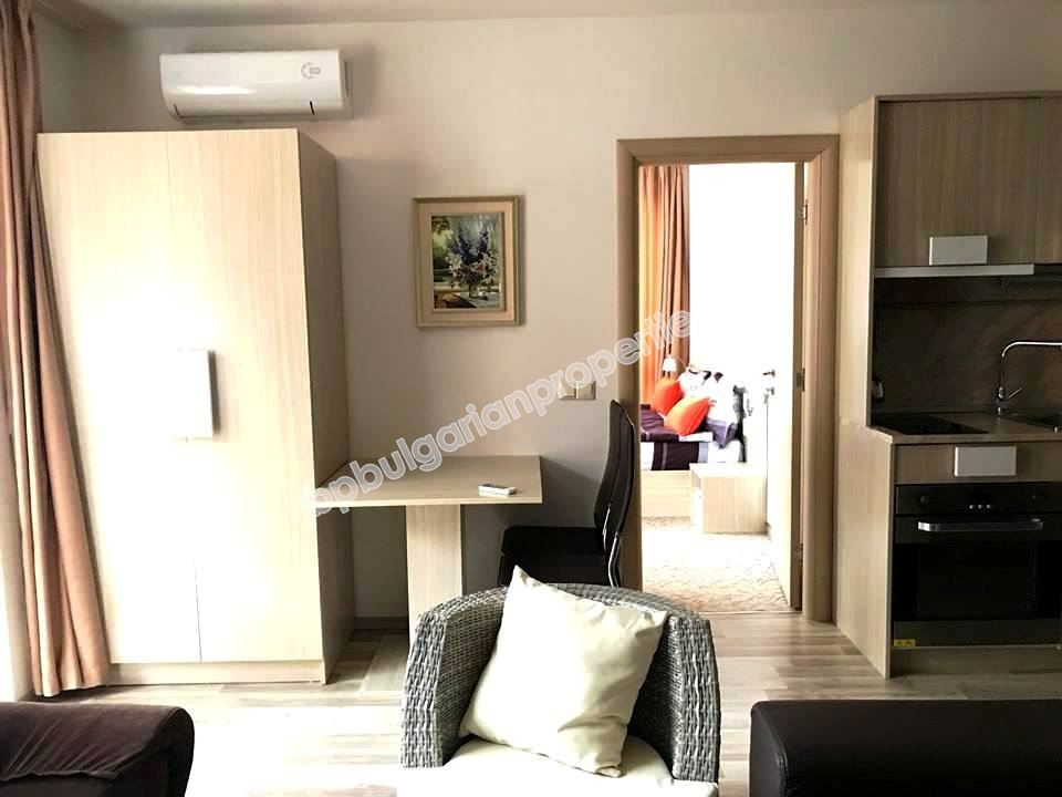 Двухкомнатная меблированная квартира в элитном комплексе на продажу в курорте Солнечный Берег