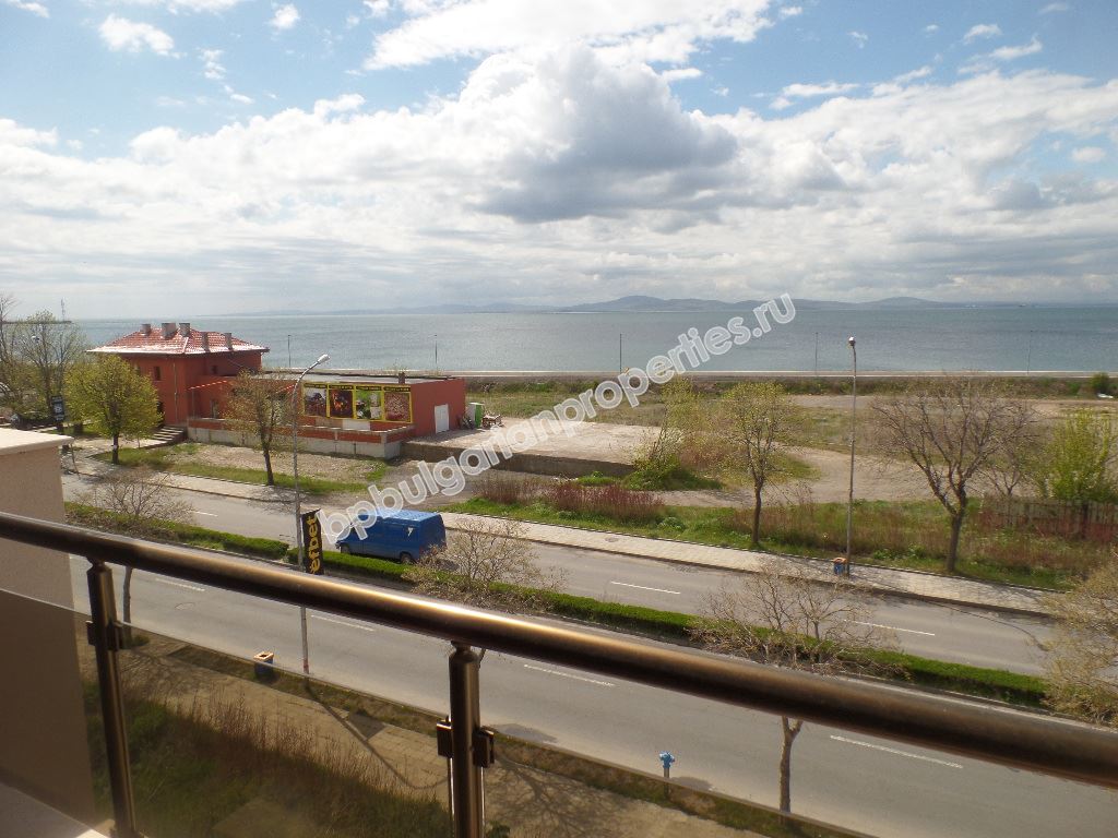 Недорогая студия с видом на море в центральной части Помория