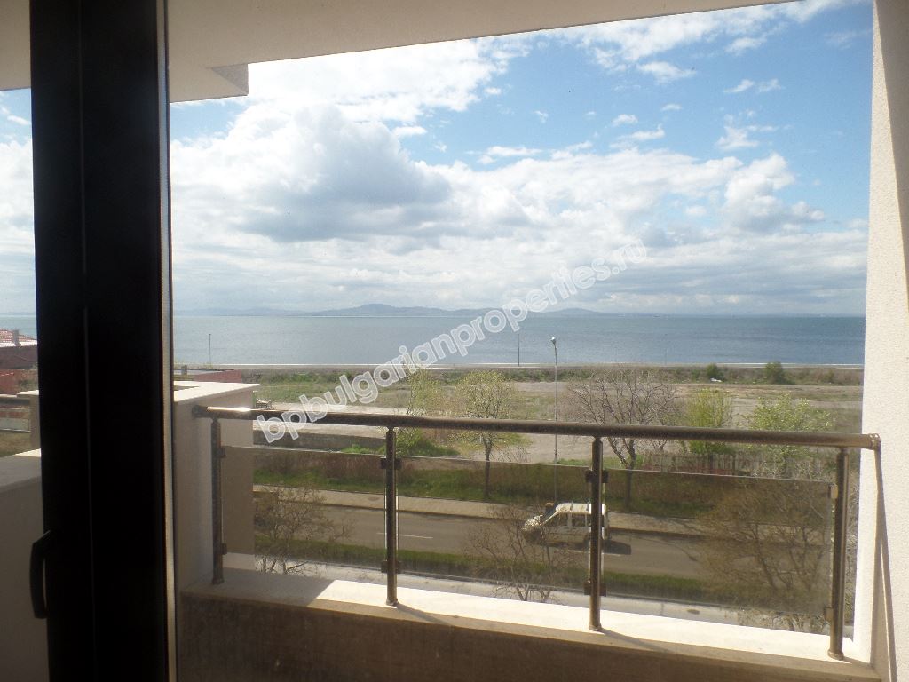 Недорогая студия с видом на море в центральной части Помория