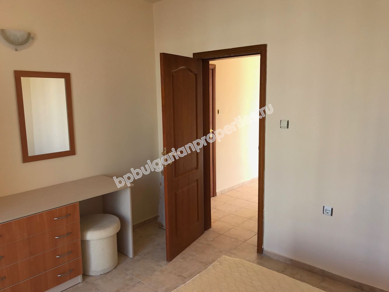 Меблированная двухкомнатный квартира с видом на море для продажи недалеко от пляжа в Свети Влас