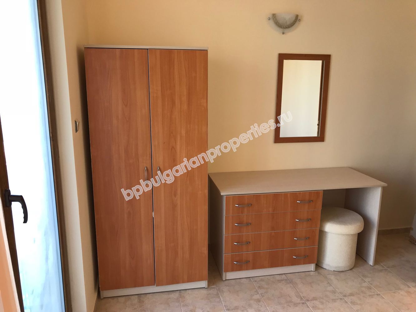 Меблированная двухкомнатный квартира с видом на море для продажи недалеко от пляжа в Свети Влас