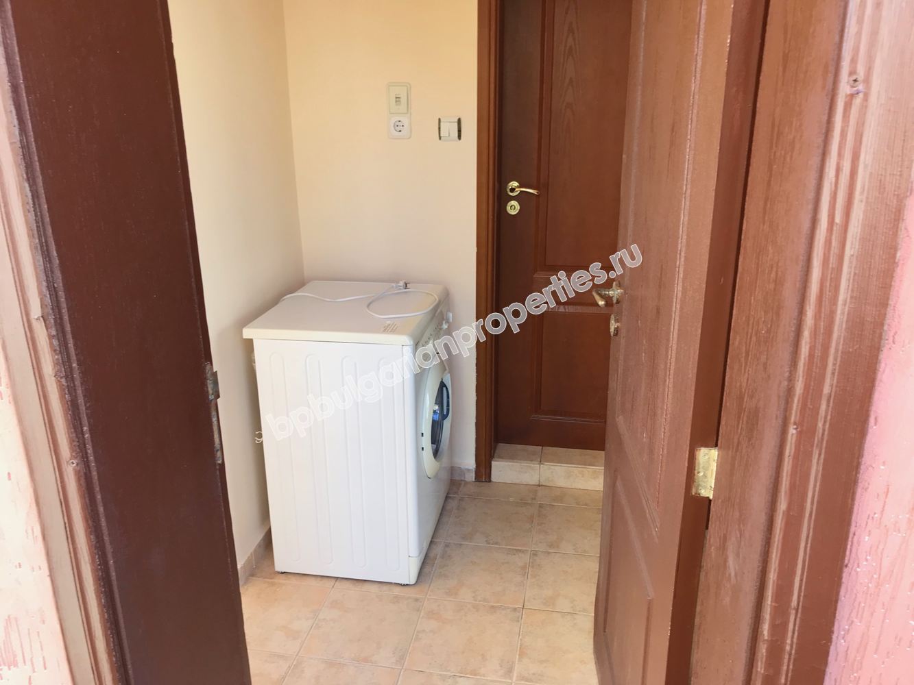 Меблированная двухкомнатный квартира с видом на море для продажи недалеко от пляжа в Свети Влас