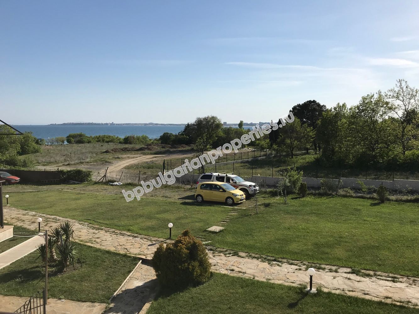 Меблированная двухкомнатный квартира с видом на море для продажи недалеко от пляжа в Свети Влас