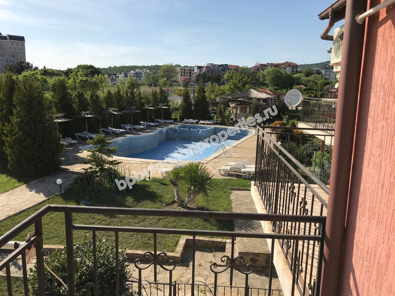 Меблированная двухкомнатный квартира с видом на море для продажи недалеко от пляжа в Свети Влас