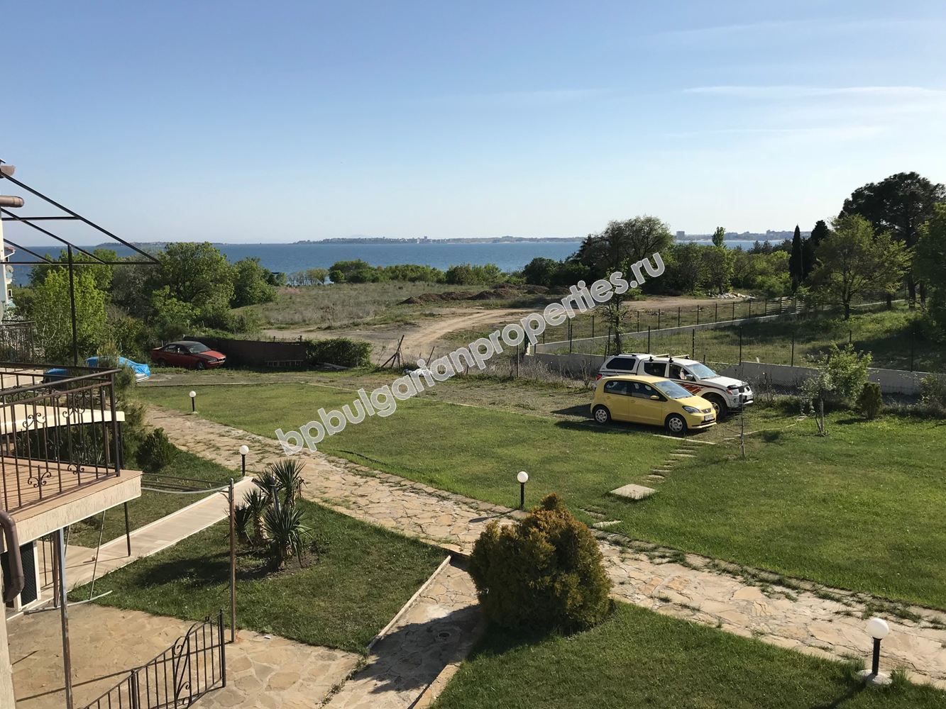 Меблированная двухкомнатный квартира с видом на море для продажи недалеко от пляжа в Свети Влас