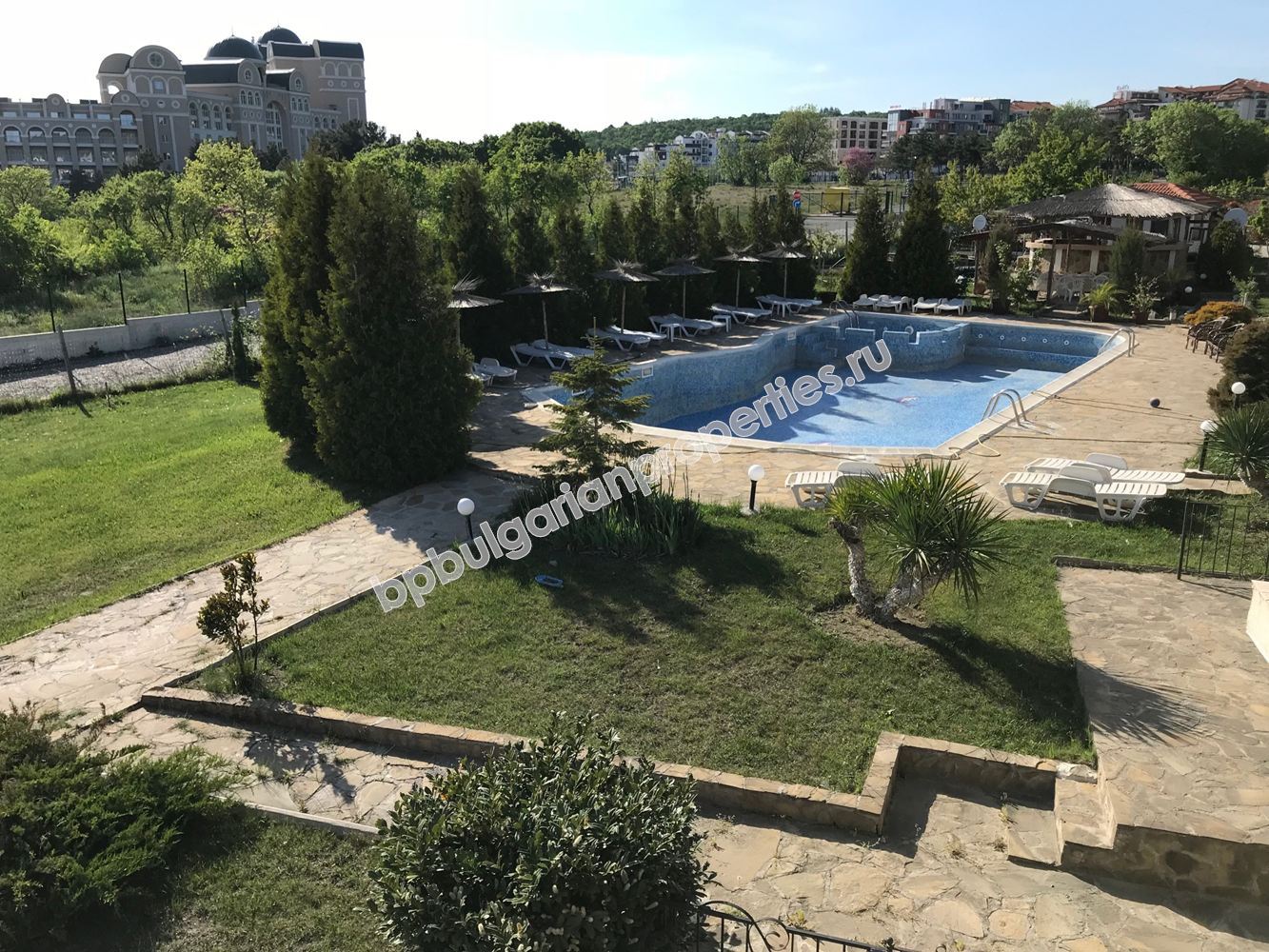 Меблированная двухкомнатный квартира с видом на море для продажи недалеко от пляжа в Свети Влас