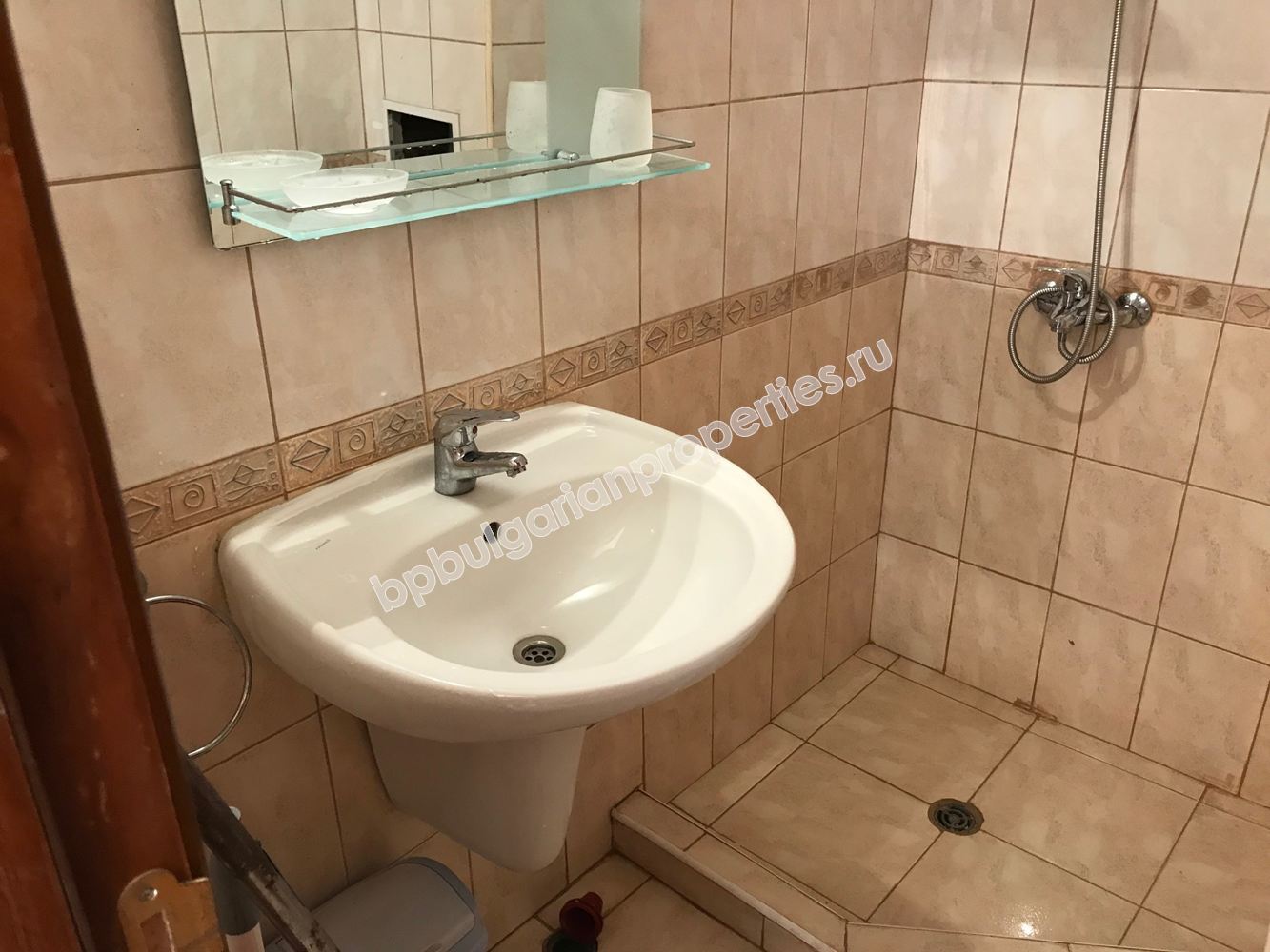 Меблированная двухкомнатный квартира с видом на море для продажи недалеко от пляжа в Свети Влас