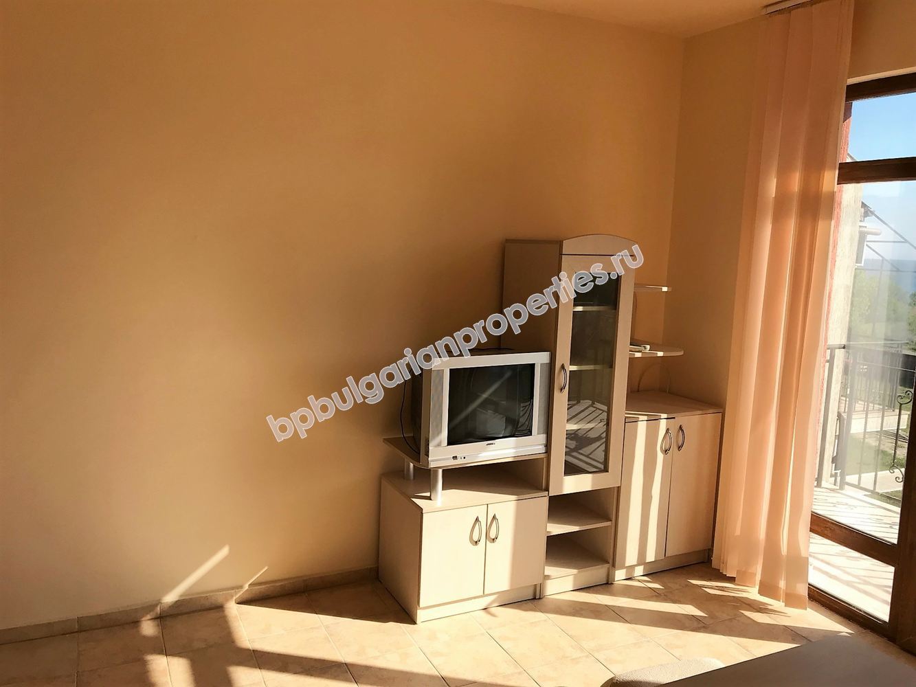 Меблированная двухкомнатный квартира с видом на море для продажи недалеко от пляжа в Свети Влас