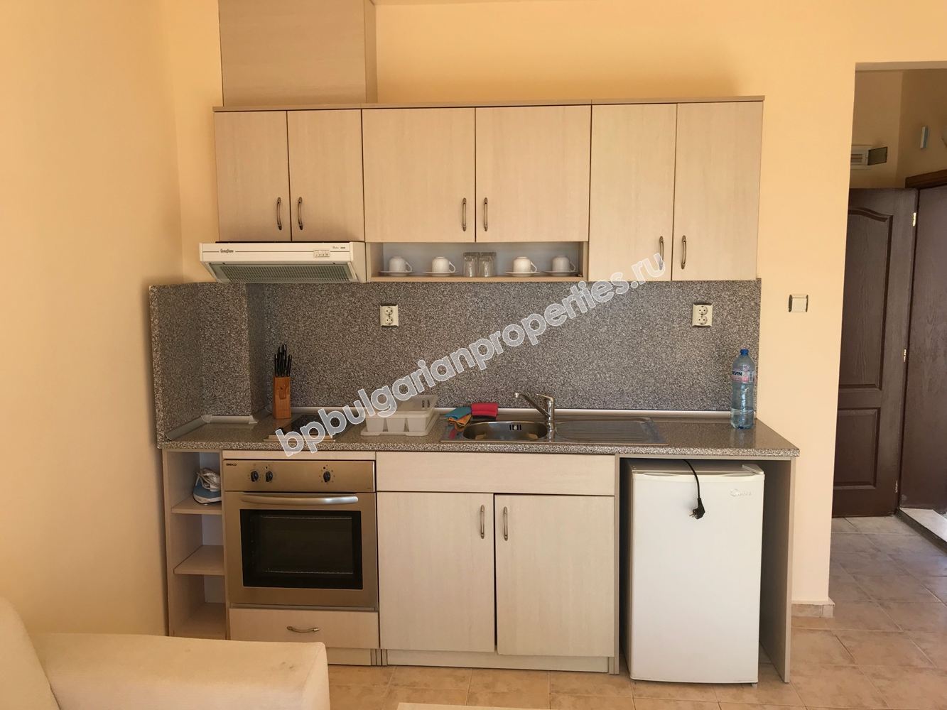 Меблированная двухкомнатный квартира с видом на море для продажи недалеко от пляжа в Свети Влас