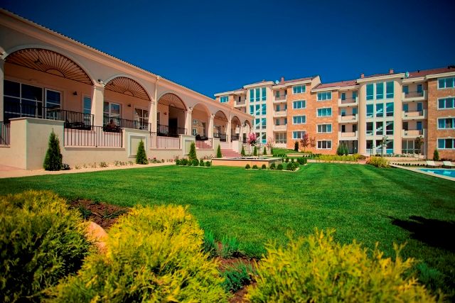 Апартаменты на первой линии моря для продажи в курорте Черноморец