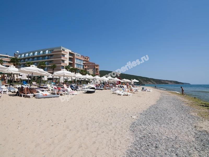 Студия близко к пляжу на продажу в курорте Елените