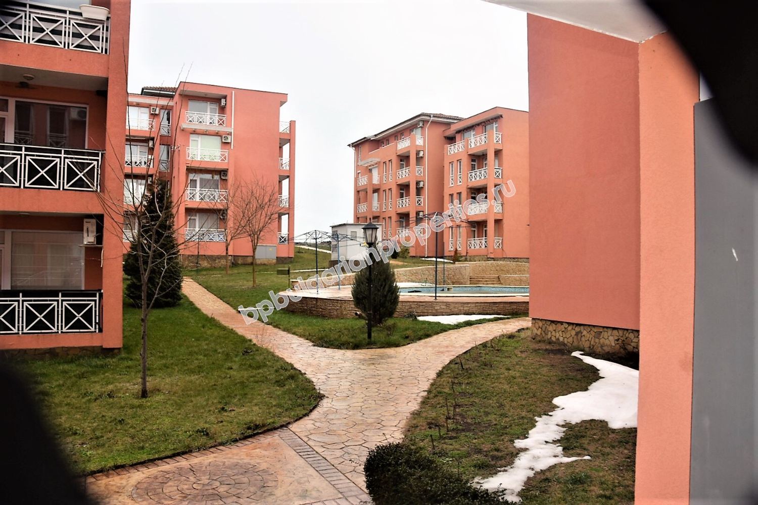 Дешевая студия на продажу в курорте Солнечный Берег