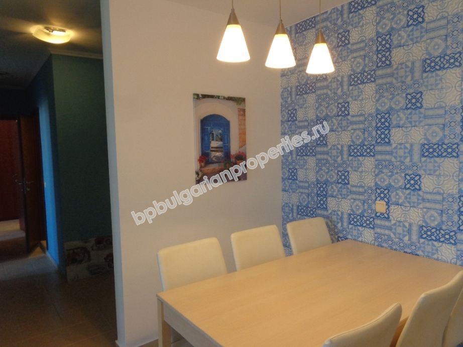 Люксовая меблированная трехкомнатная квартира на первой линии моря на продажу в городе Созополь