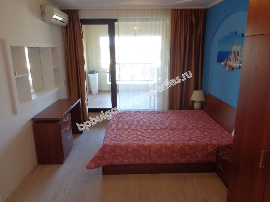 Люксовая меблированная трехкомнатная квартира на первой линии моря на продажу в городе Созополь