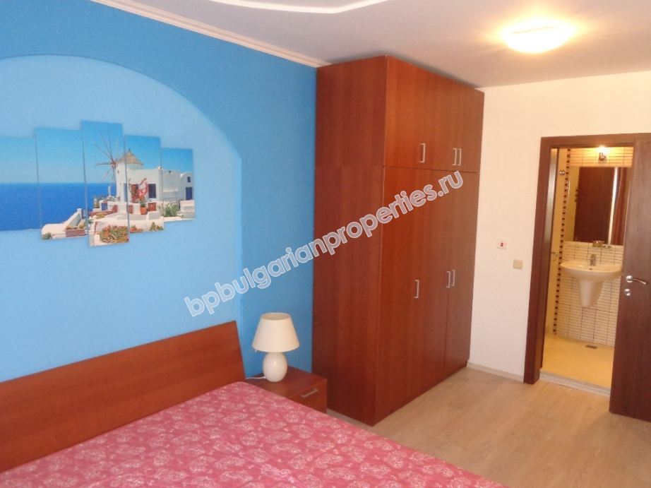 Люксовая меблированная трехкомнатная квартира на первой линии моря на продажу в городе Созополь