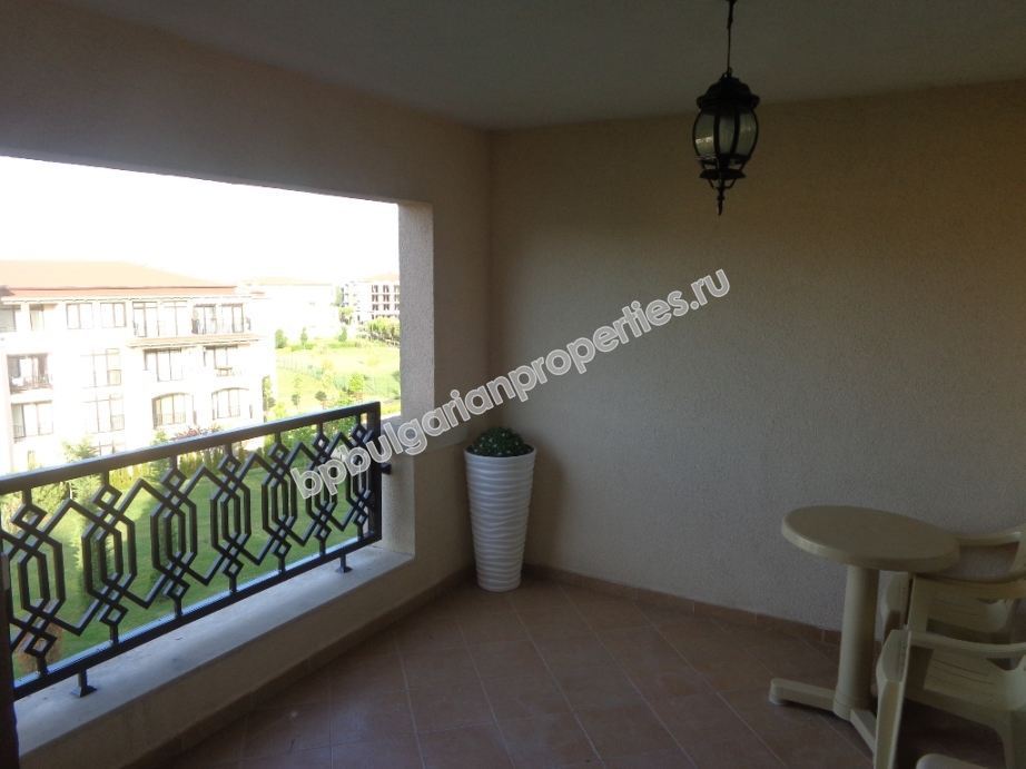 Люксовая меблированная трехкомнатная квартира на первой линии моря на продажу в городе Созополь