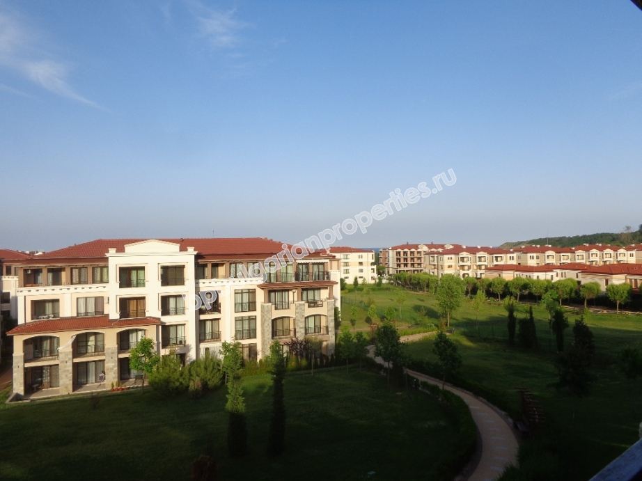 Люксовая меблированная трехкомнатная квартира на первой линии моря на продажу в городе Созополь