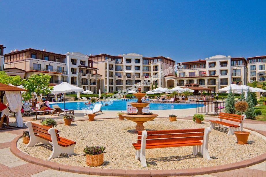 Люксовая меблированная трехкомнатная квартира на первой линии моря на продажу в городе Созополь