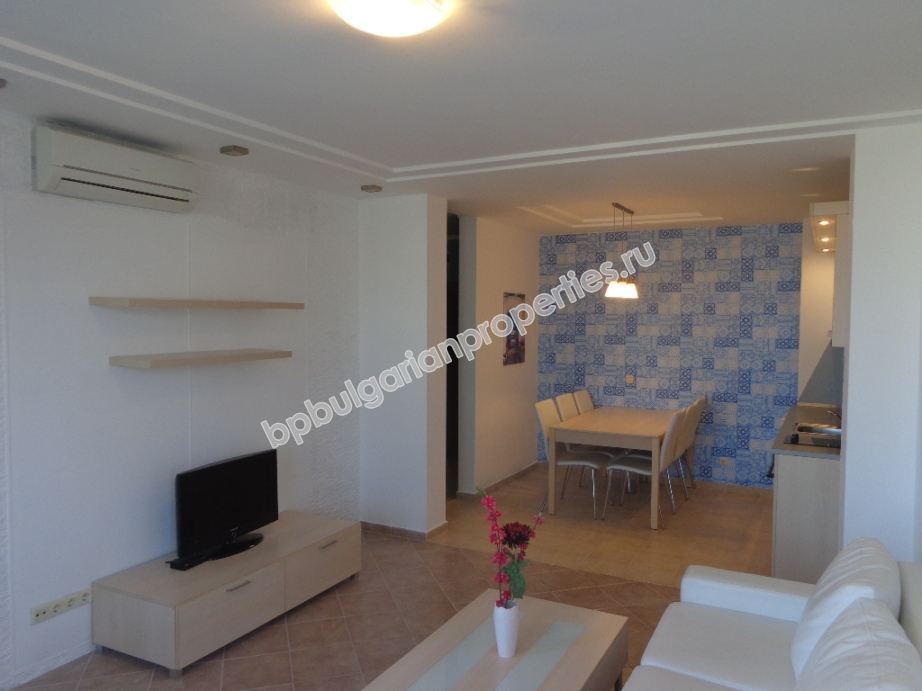 Люксовая меблированная трехкомнатная квартира на первой линии моря на продажу в городе Созополь