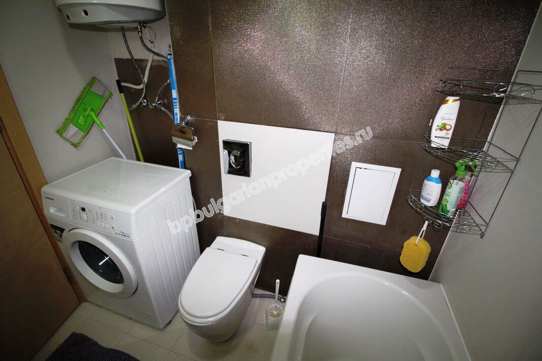 Большая меблированная двухкомнатная квартира на продажу в центре курорта Солнечный берег