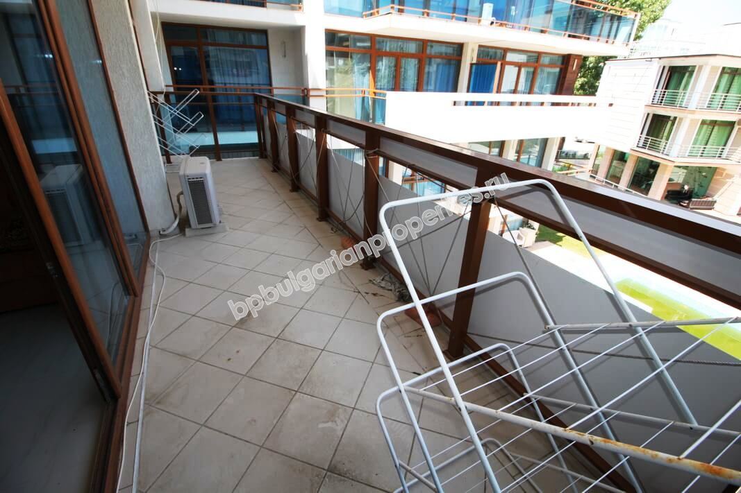 Большая меблированная двухкомнатная квартира на продажу в центре курорта Солнечный берег