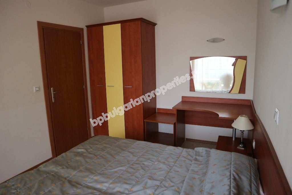 Меблированная двухкомнатная квартира у пляжа на продажу в курорте Солнечный Берег