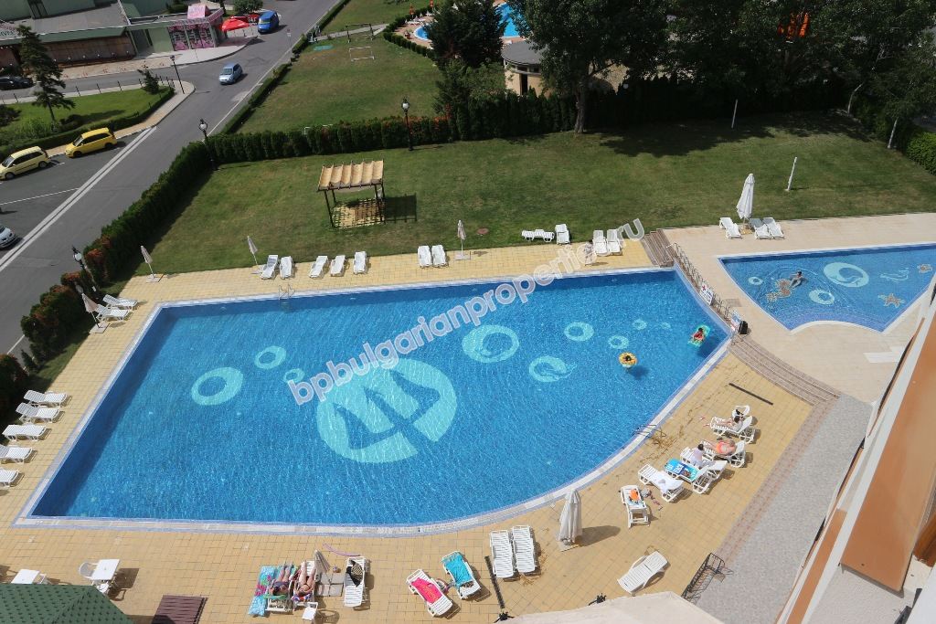 Меблированная двухкомнатная квартира у пляжа на продажу в курорте Солнечный Берег