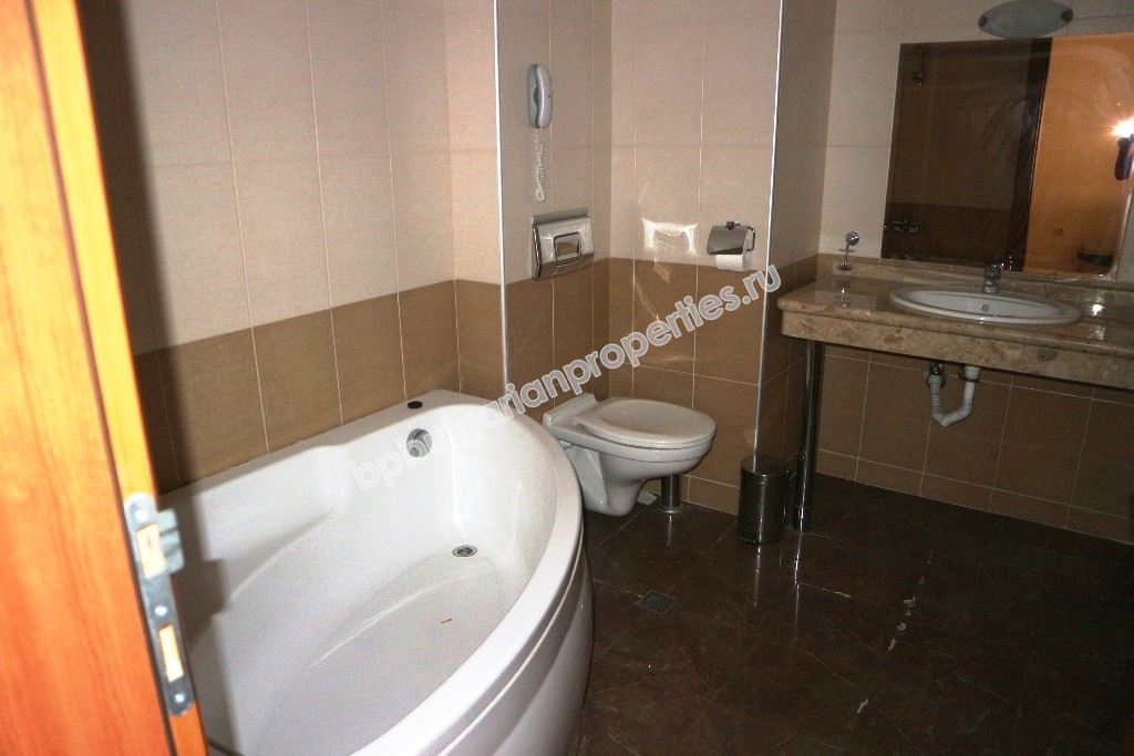 Меблированная двухкомнатная квартира у пляжа на продажу в курорте Солнечный Берег