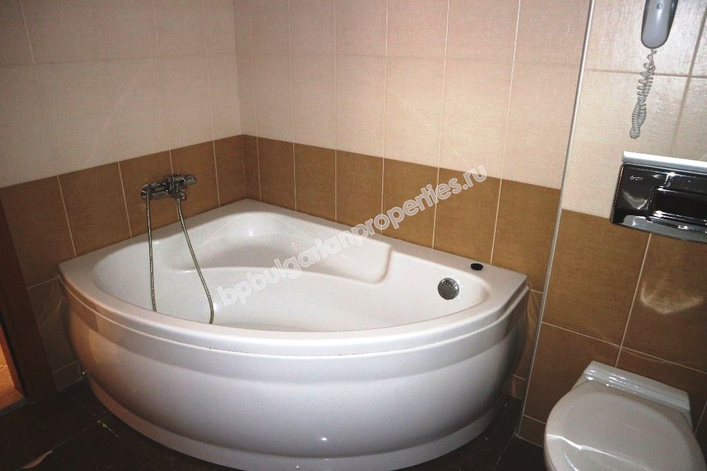 Меблированная двухкомнатная квартира у пляжа на продажу в курорте Солнечный Берег